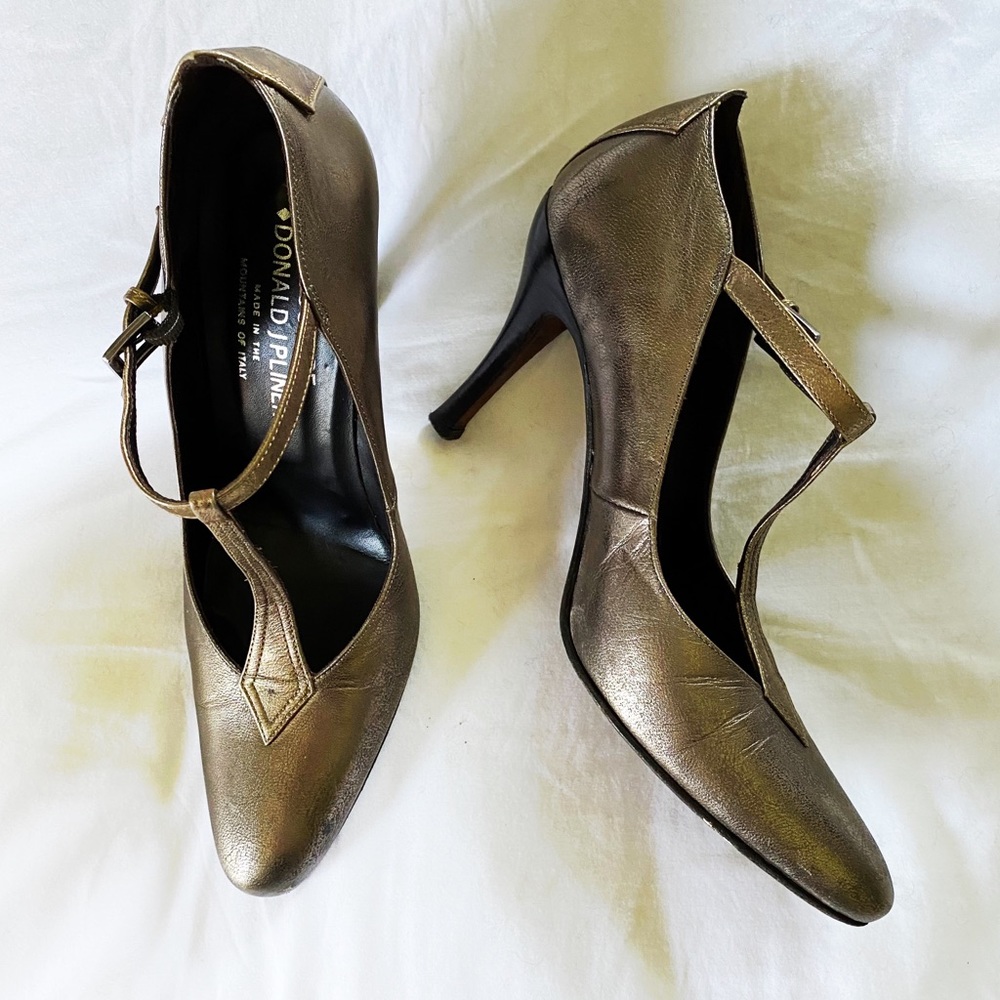 Couture Donald J Pliner Dashi T strap pump